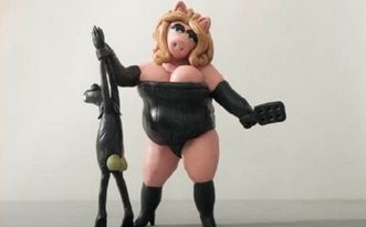 mistress-piggy-featured